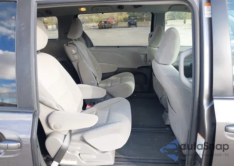 2017 Toyota Sienna Le 8 Passenger из США, поврежденный, VIN 5TDKZ3DC2HS860432